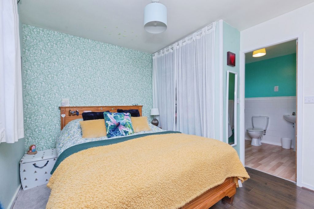 Property photo 2 of 17 Photo