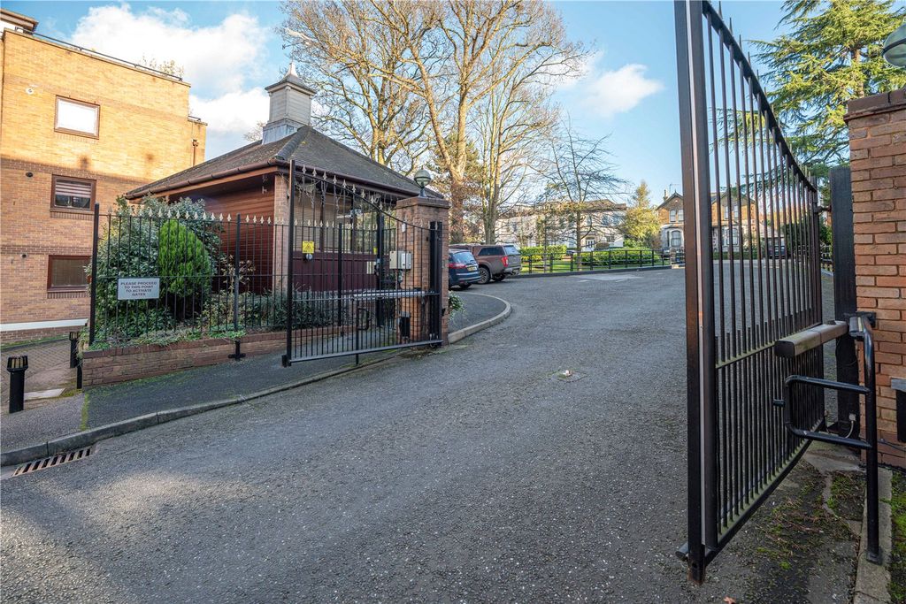 Property photo 3 of 23 Porters Lodge