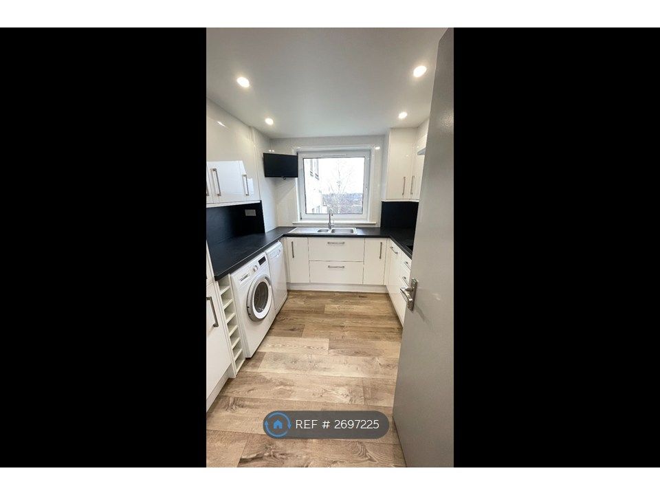 Property photo 3 of 12 Kitchen