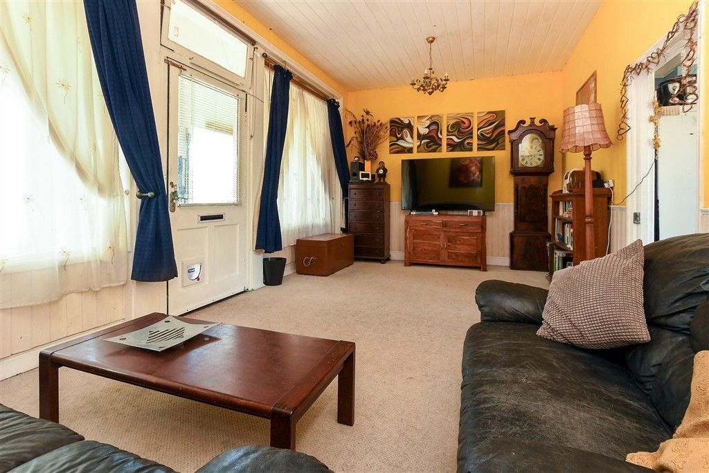 Property photo 2 of 15 Lounge
