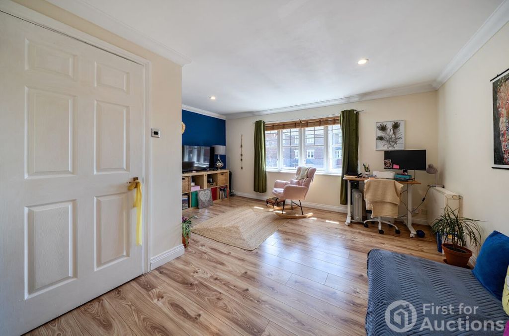 Property photo 3 of 10