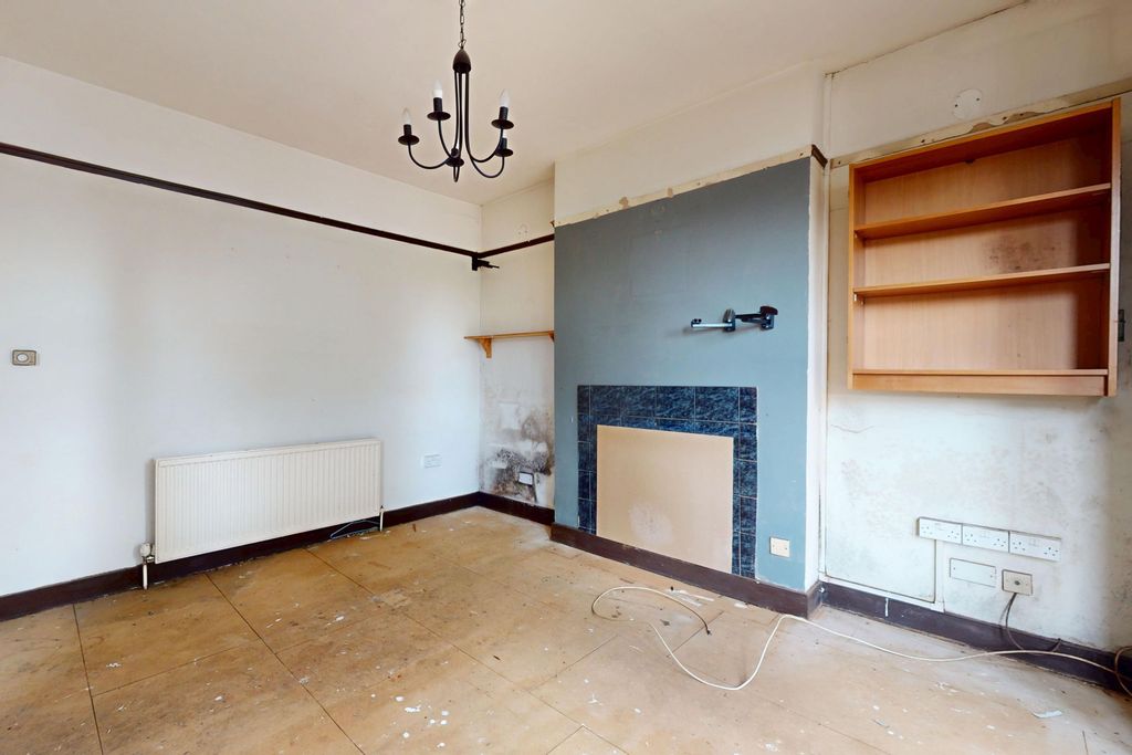 Property photo 3 of 15 Flat 2, 8-10 Uxbridge Road, Hanwell, London, W7 3Pp