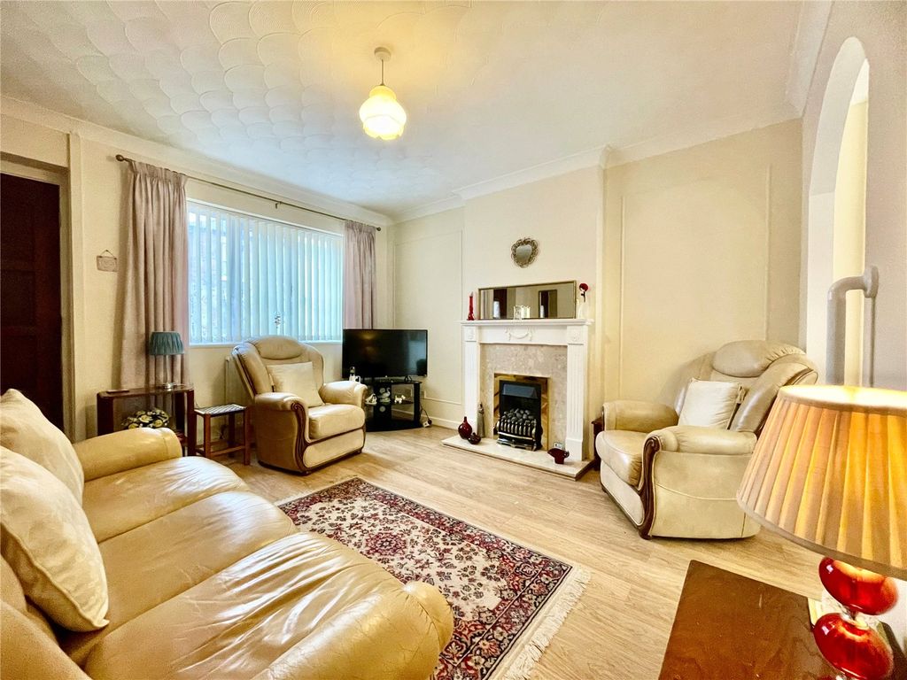 Property photo 2 of 13 Lounge