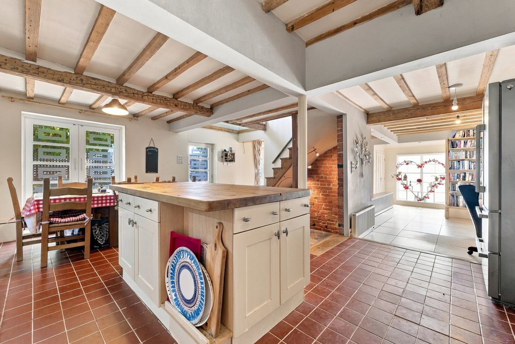 Property photo 2 of 35