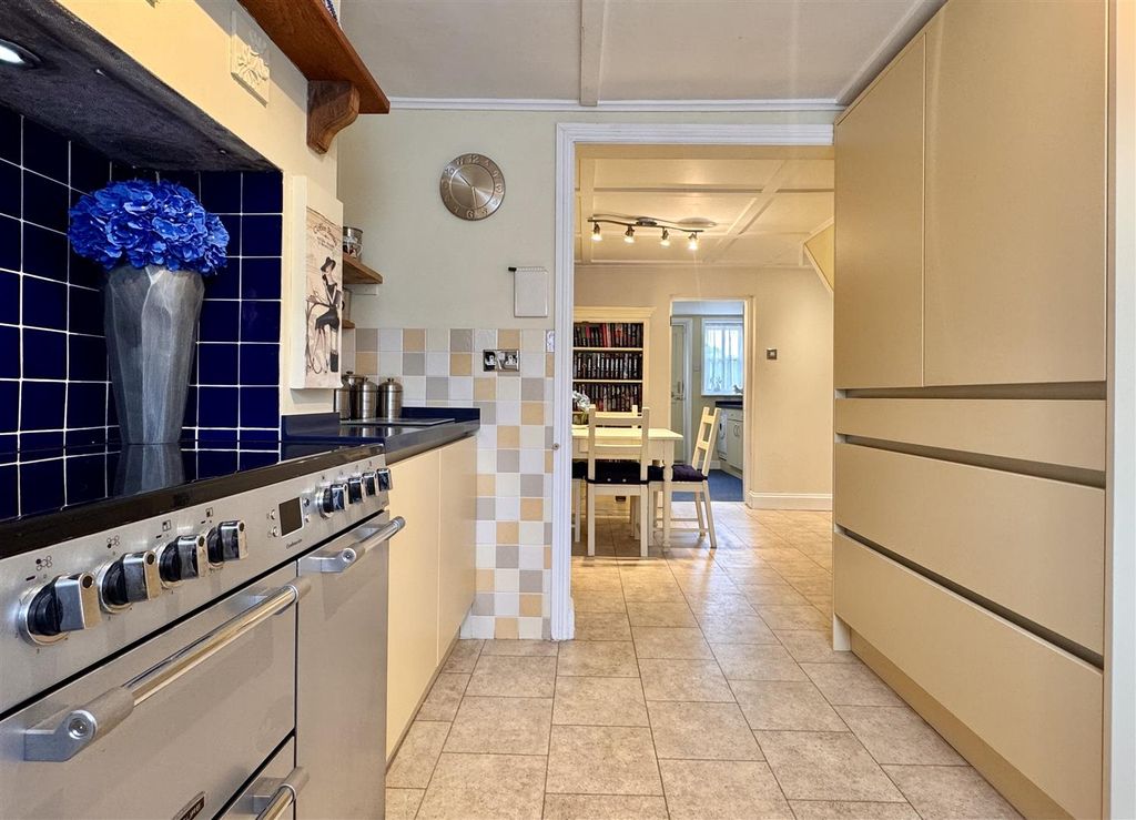 Property photo 2 of 39 Tempimagezc7Fqn.Jpg