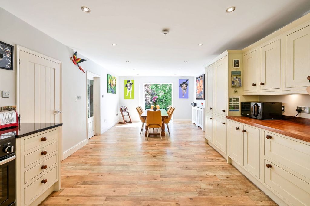 Property photo 2 of 37