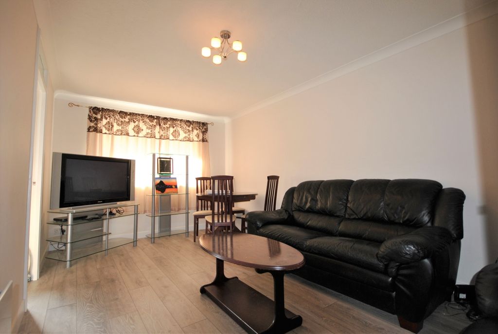 Property photo 2 of 7 1