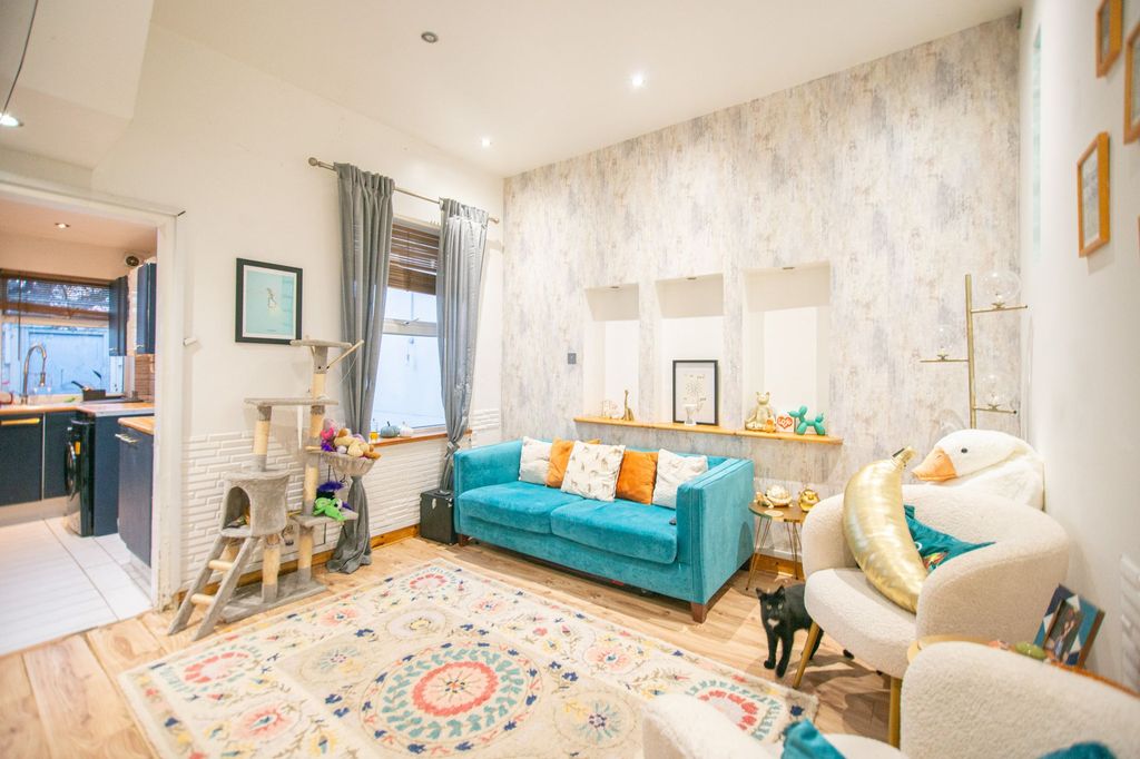 Property photo 2 of 15 Living Room