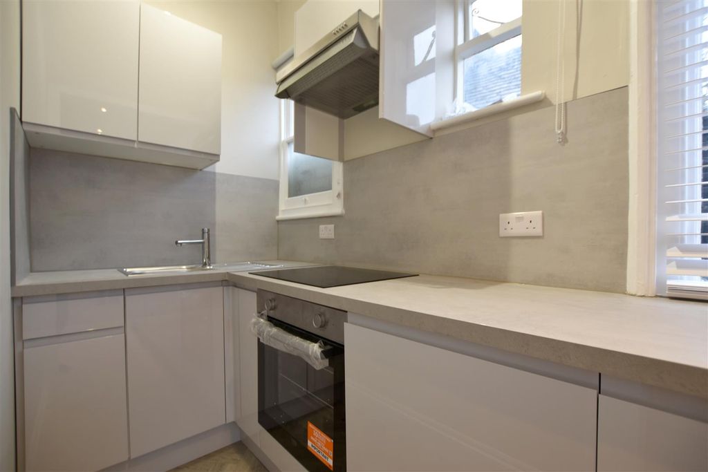 Property photo 2 of 7 Kitchen(1).Jpg