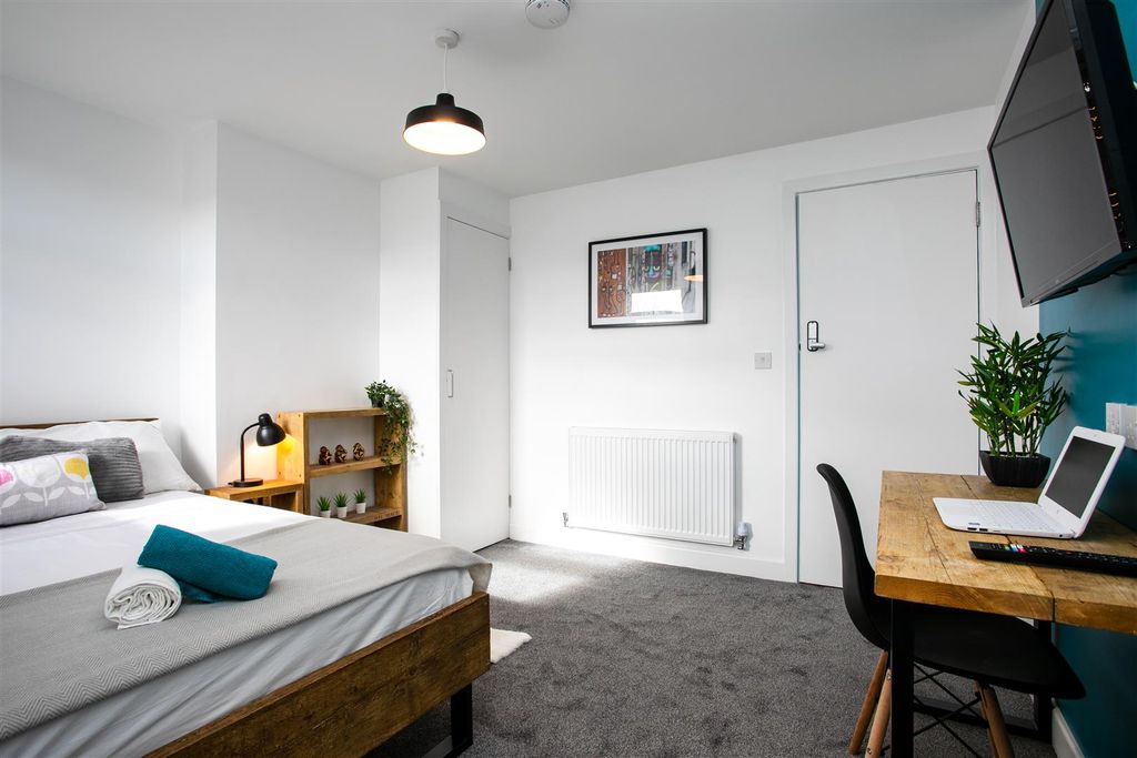 Property photo 3 of 9 47 Bolingbroke Rd-17.Jpg