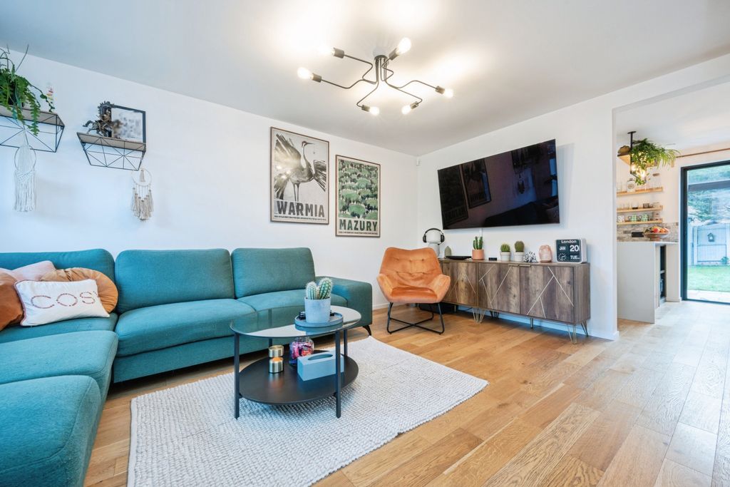 Property photo 3 of 23 Akl_3750