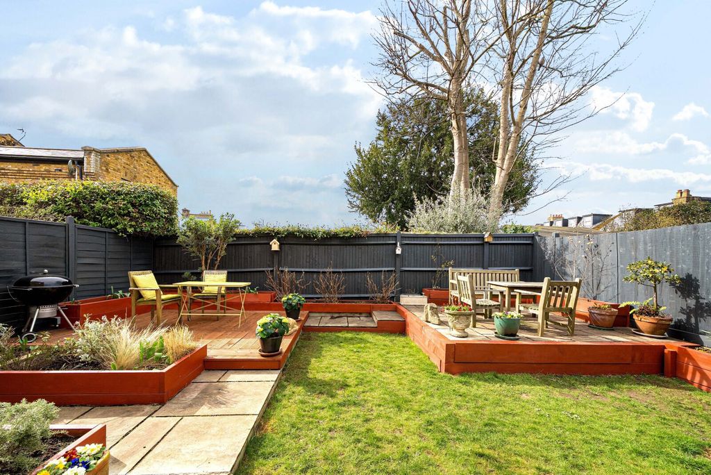 Property photo 3 of 18 Garden