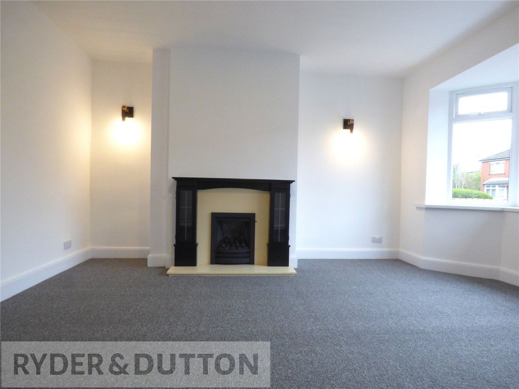 Property photo 3 of 17 Lounge