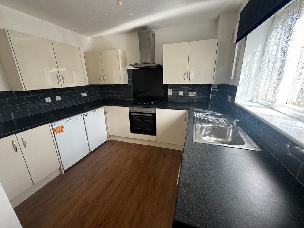 Property photo 2 of 5 Kitchen