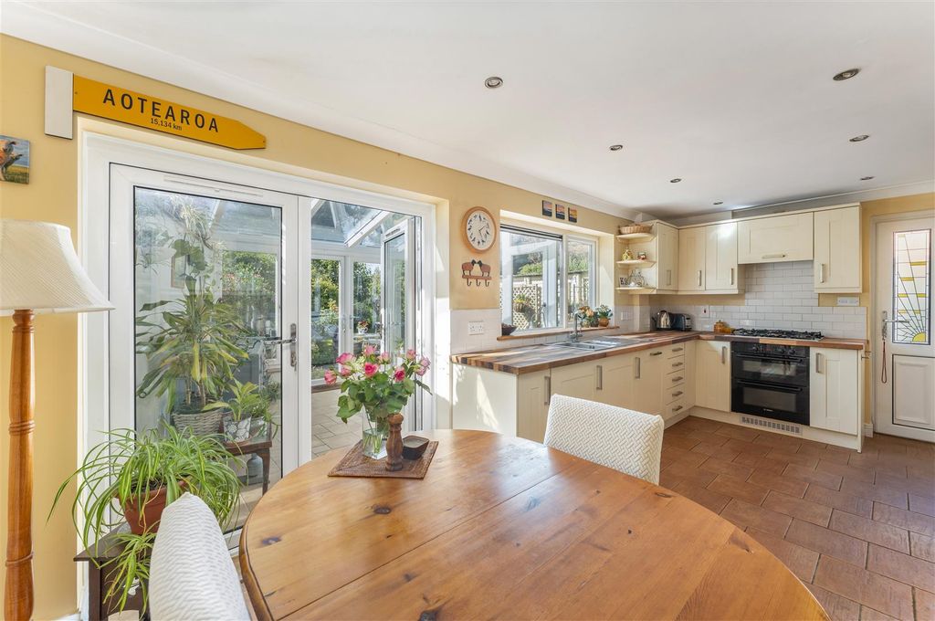 Property photo 3 of 16 38 Wales Street, Kings Sutton-9.Jpg