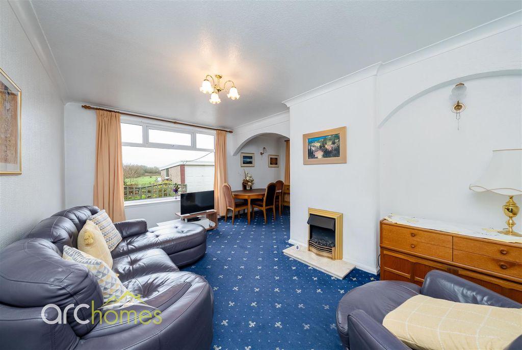 Property photo 2 of 33 Lovers-10.Jpg