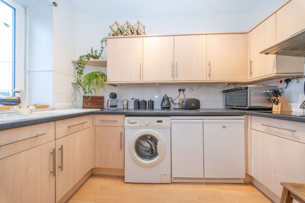 Property photo 3 of 21 Kitchen