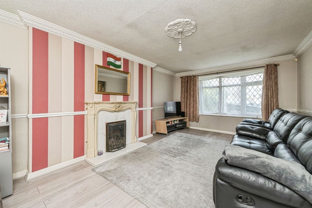 Property photo 3 of 13