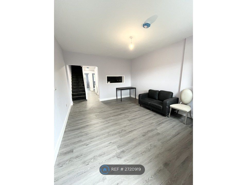 Property photo 1 of 14 Lounge
