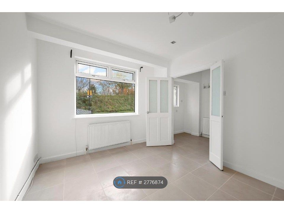 Property photo 2 of 8 Bedroom 1 - £800.00