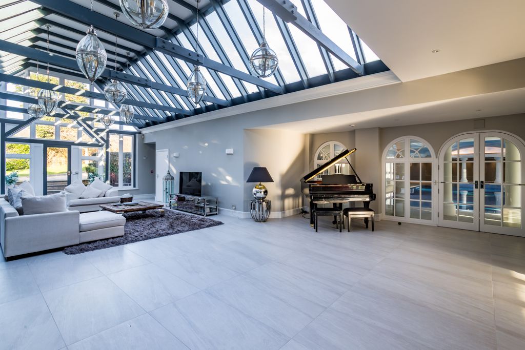 Property photo 3 of 40