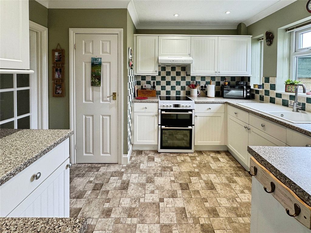 Property photo 3 of 19 Picture No. 16