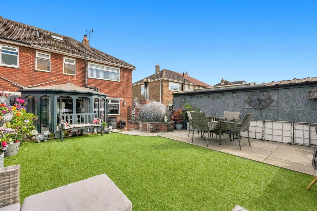 Property photo 2 of 34