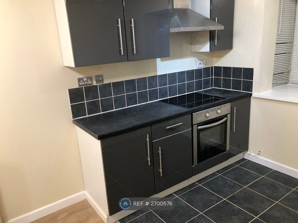 Property photo 3 of 19 Kitchen