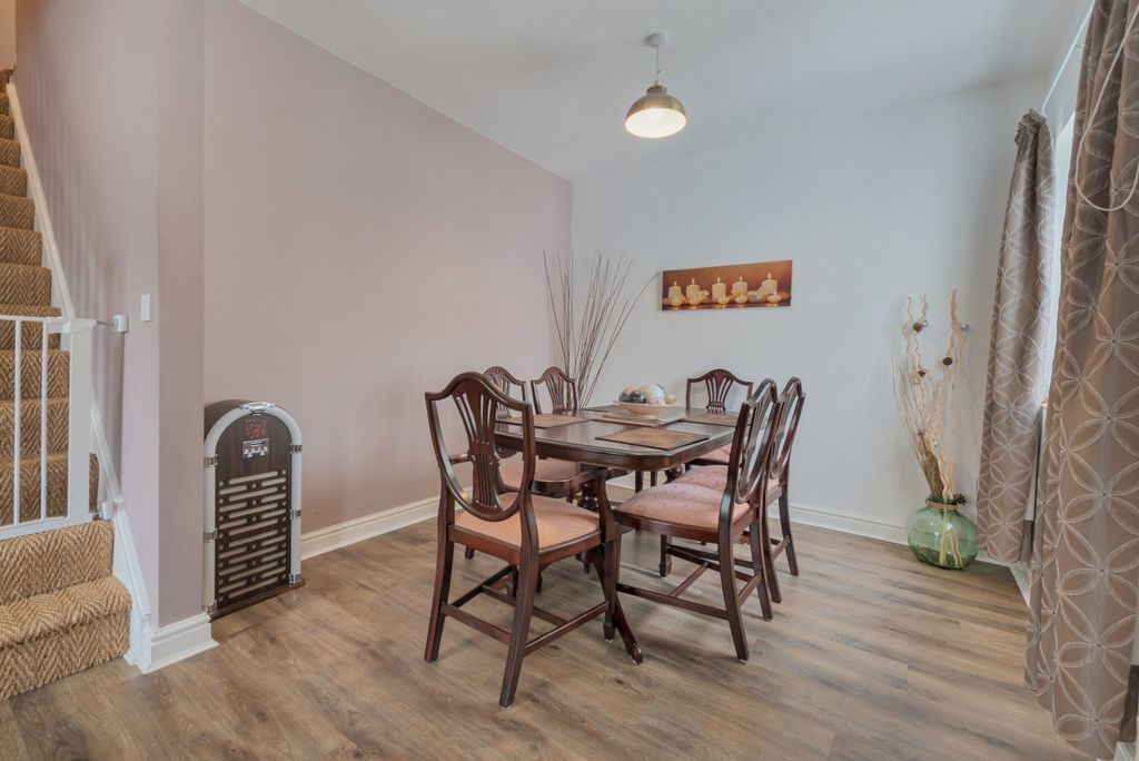 Property photo 3 of 28 4659496