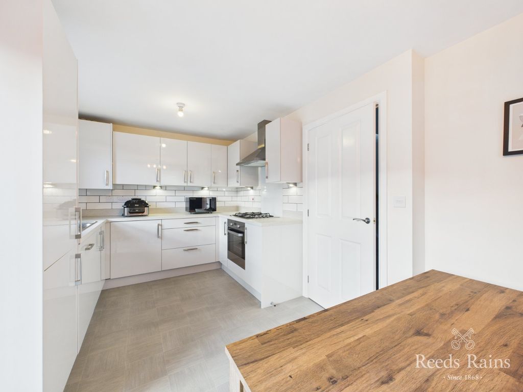 Property photo 3 of 19 Kitchen/Dining Room