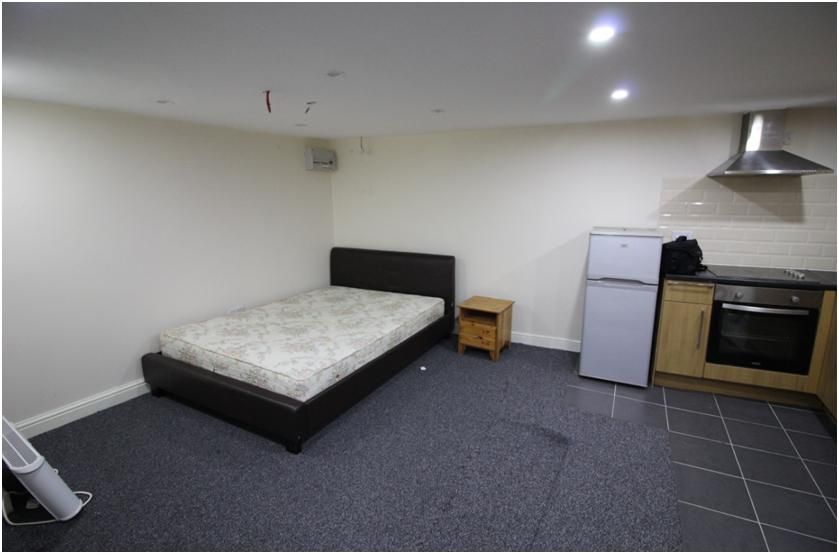 Property photo 1 of 7 Bedsit - Bedroom