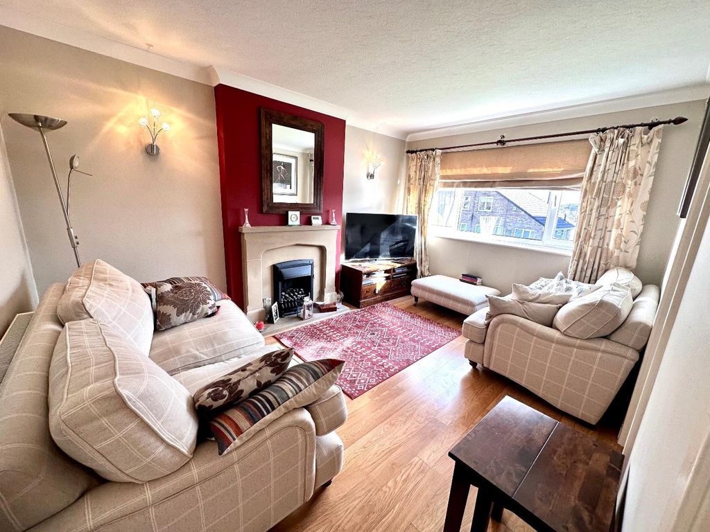 Property photo 3 of 23 Lounge