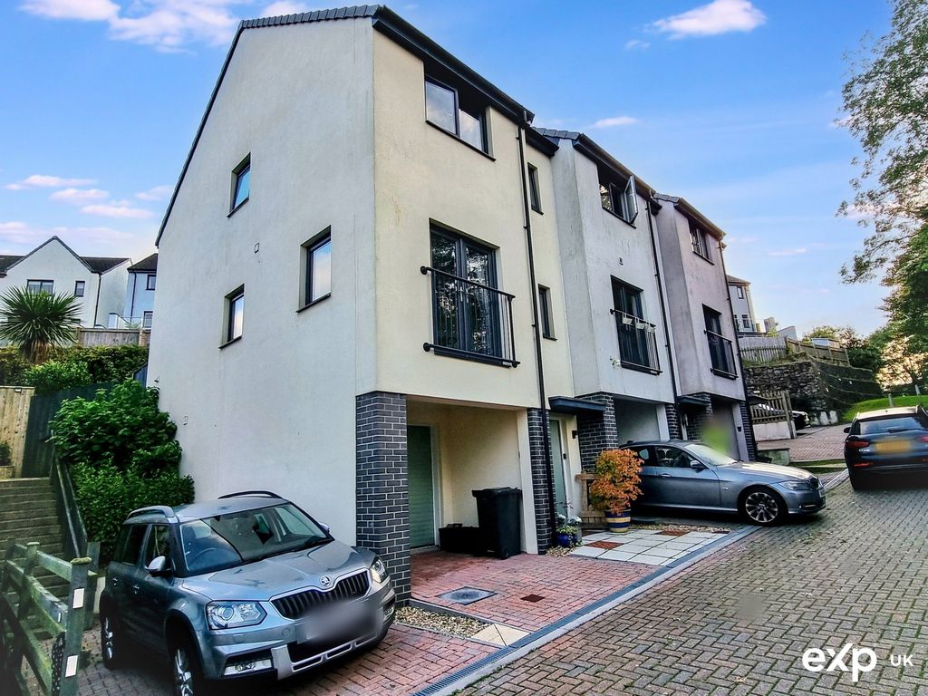 Property photo 2 of 25