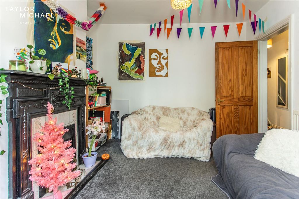 Property photo 3 of 12 Living Room