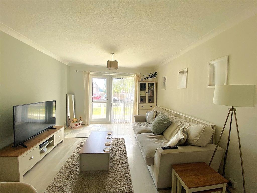 Property photo 2 of 12 15A Harewood Close - Lounge1.Jpg