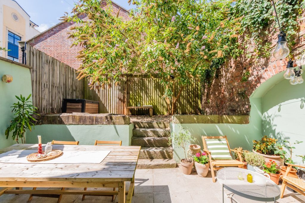 Property photo 1 of 11 Garden