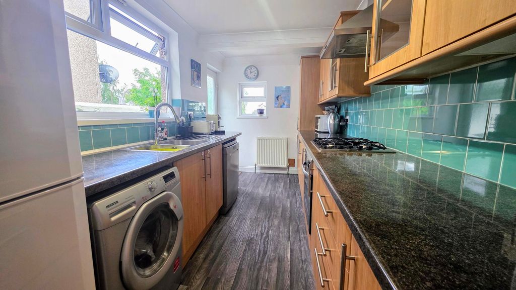Property photo 3 of 21 Kitchen