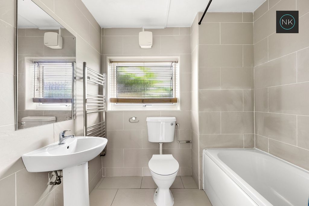 Property photo 3 of 16 4819423