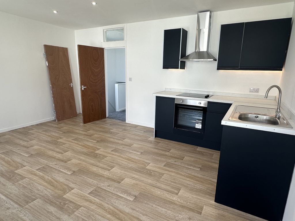 Property photo 3 of 6 Image00003