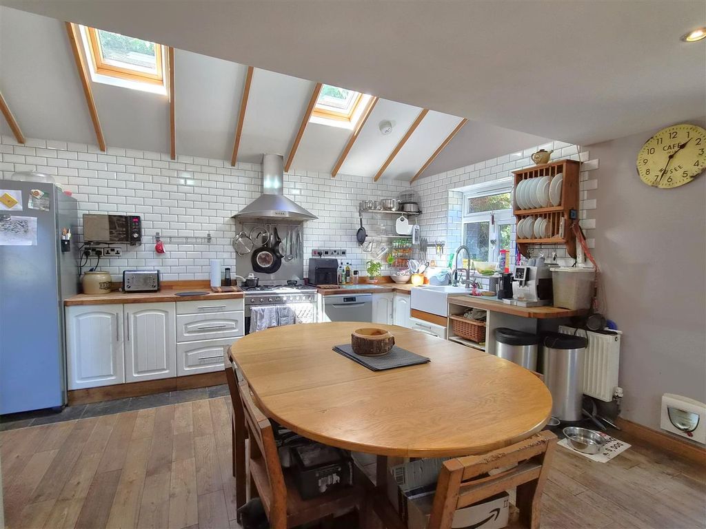 Property photo 3 of 23 Kitchen