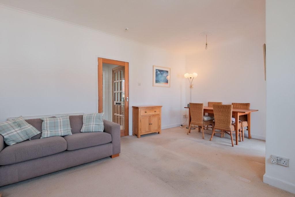 Property photo 3 of 21 4634354
