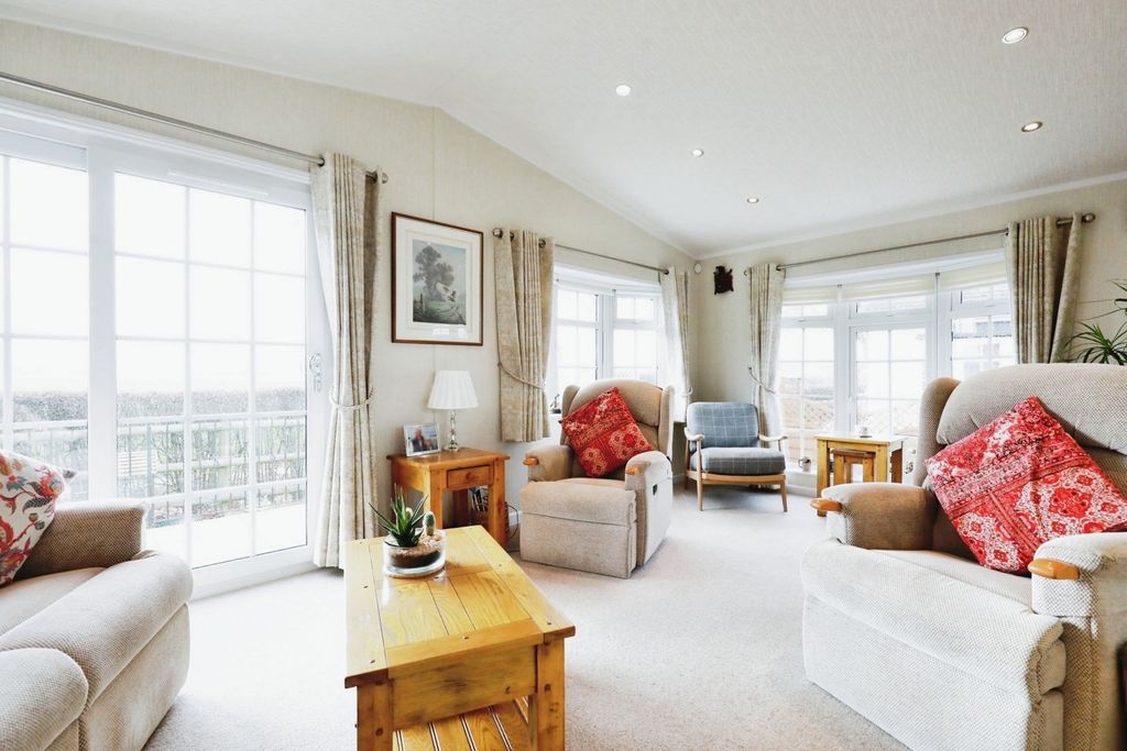 Property photo 3 of 15 Pbox-Img.Jpg