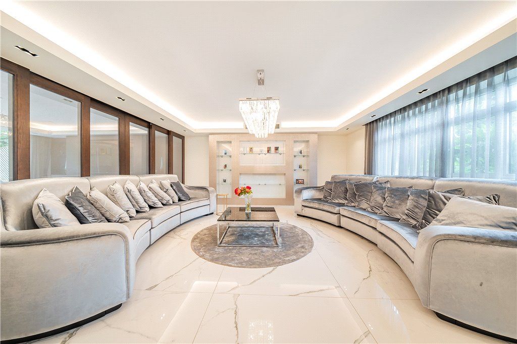 Property photo 2 of 27 Picture No. 15