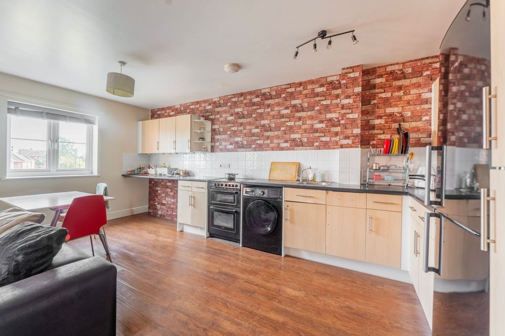 Property photo 2 of 14