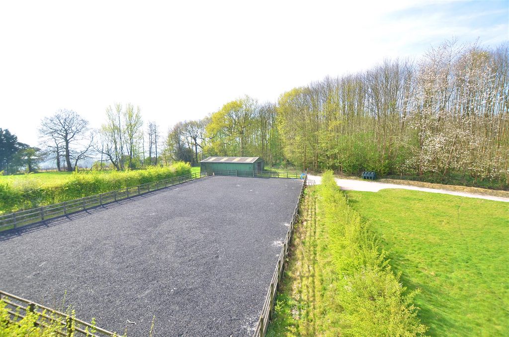 Property photo 1 of 18 Arena &amp; Barn