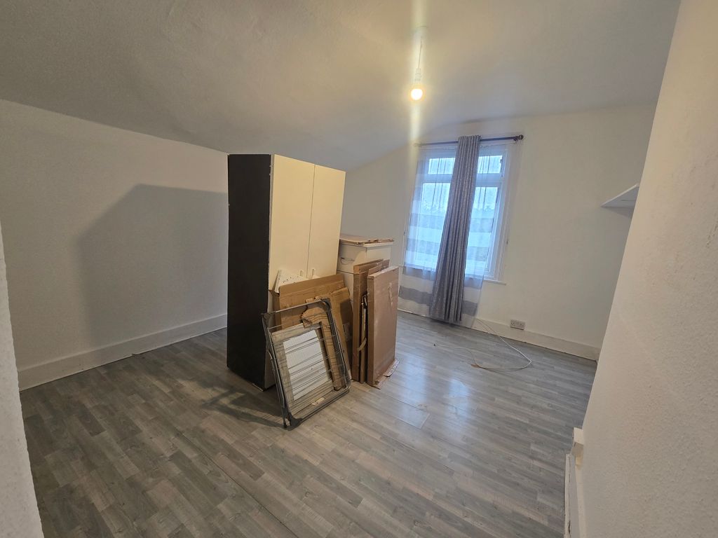 Property photo 2 of 3