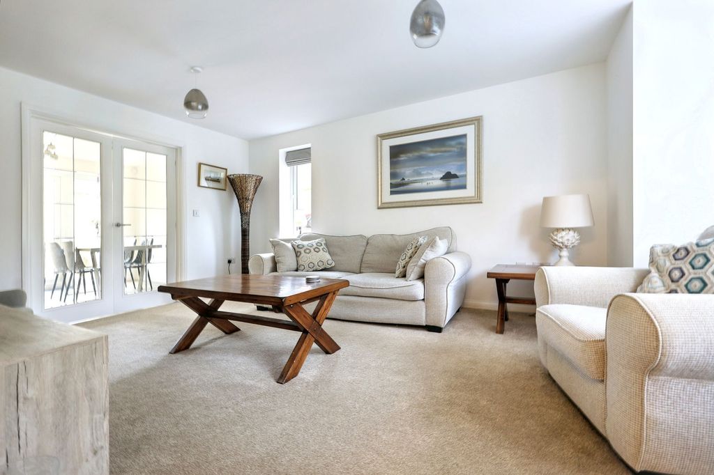 Property photo 3 of 21 Img_2242_1760703719255.Jpeg