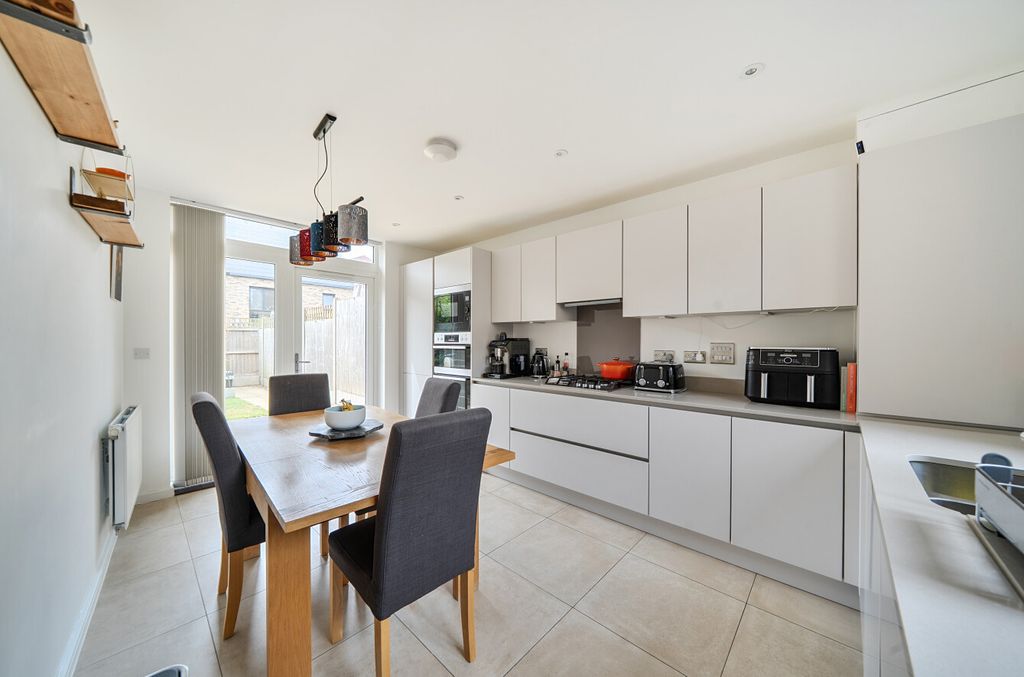 Property photo 3 of 20 1465554-11-6A1972...