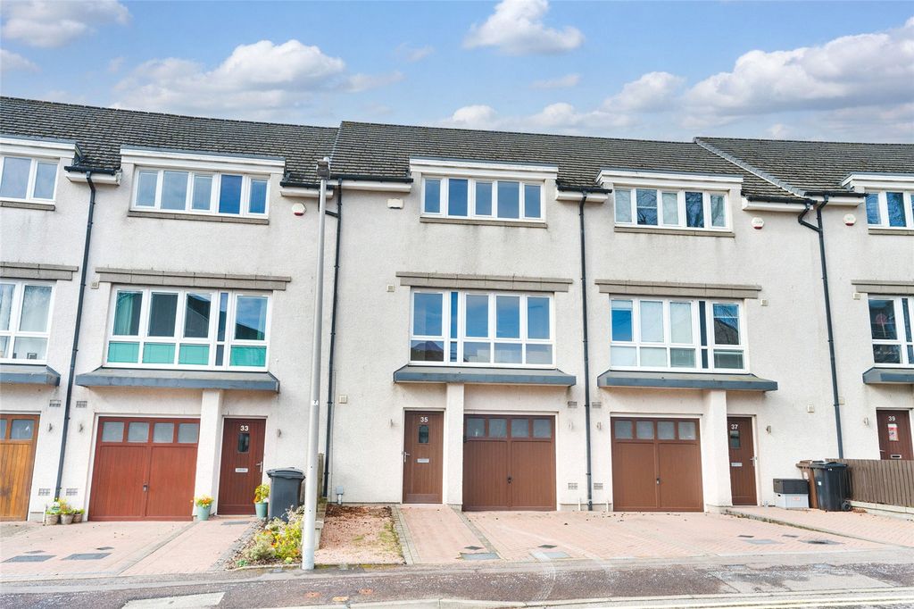 Property photo 1 of 29 Queens Crescent