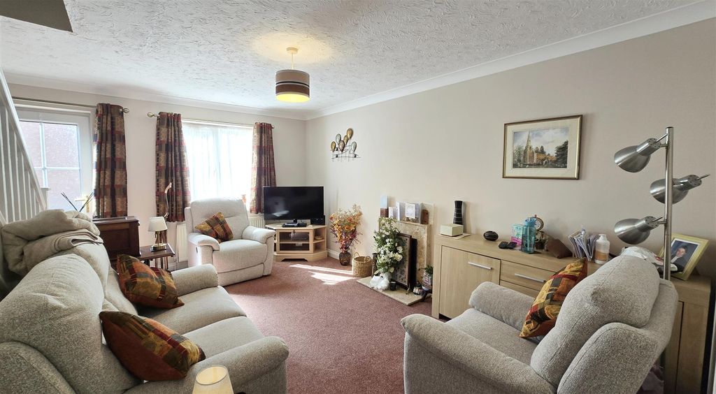 Property photo 2 of 17 Living Room